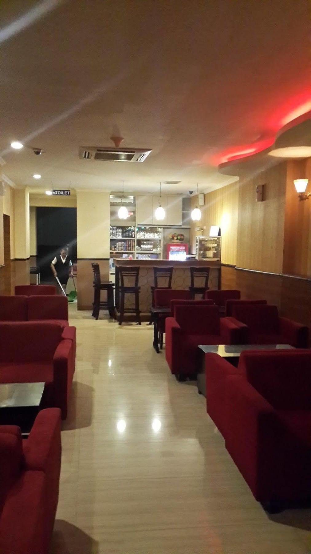 California Hotel Джакарта Екстер'єр фото