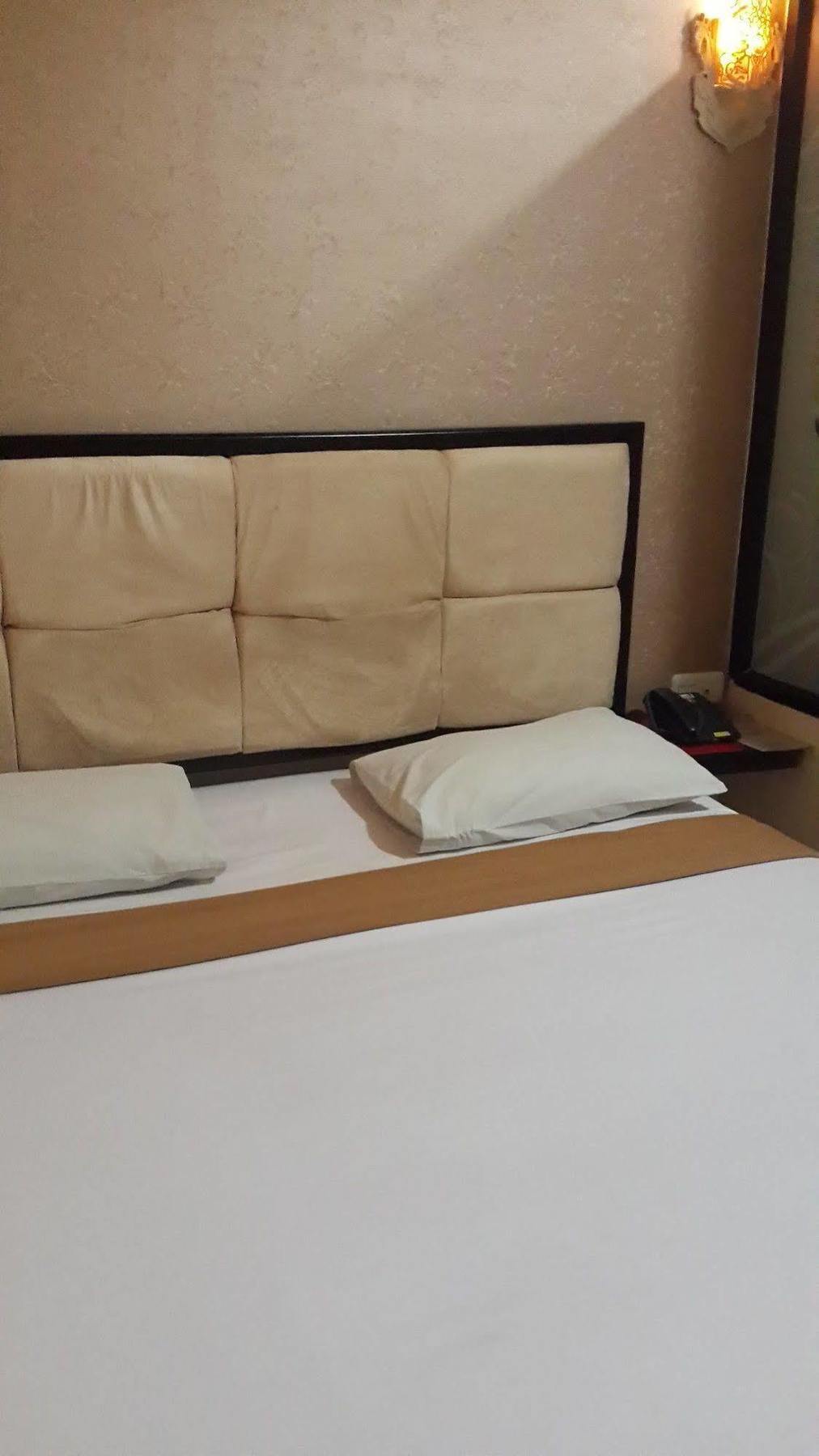 California Hotel Джакарта Екстер'єр фото